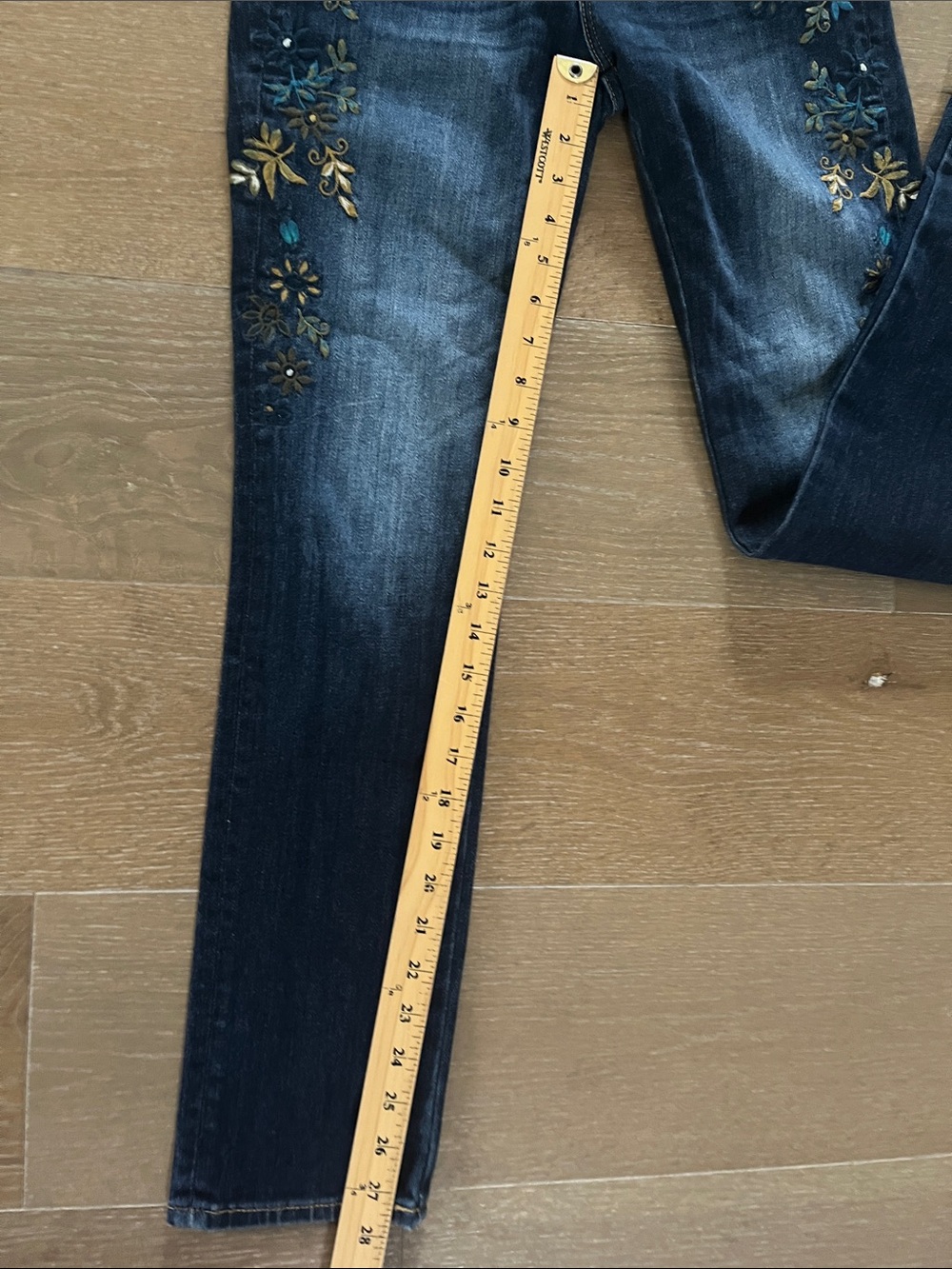 Sundance Driftwood Audrey Embroidered Floral Jeans | Dark Wash‎ | size 26 - Picture 8 of 11